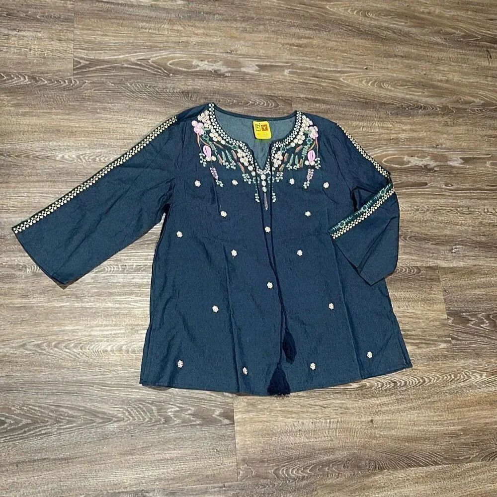 Maya Inka chambray embroidered top L boho artisan crafted
